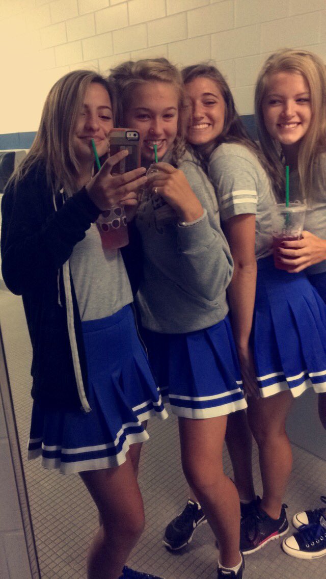 katie_bossert's tweet photo. Happy birthday Allie 😘😘 #kettes #lovemrsmoon https://t.co/tXiaZET3CA