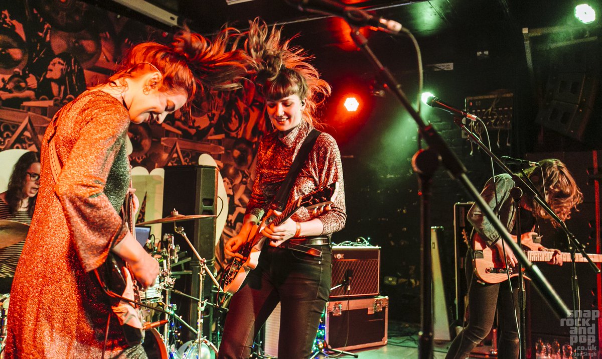 snaprockandpop's tweet photo. .@commoonicate The Big Moon-rock stylin & hair flyin at .@ClwbIforBach 4 .@swnfestival #DimSwn .@GigPhotogs #music https://t.co/UsIB9xPDHh