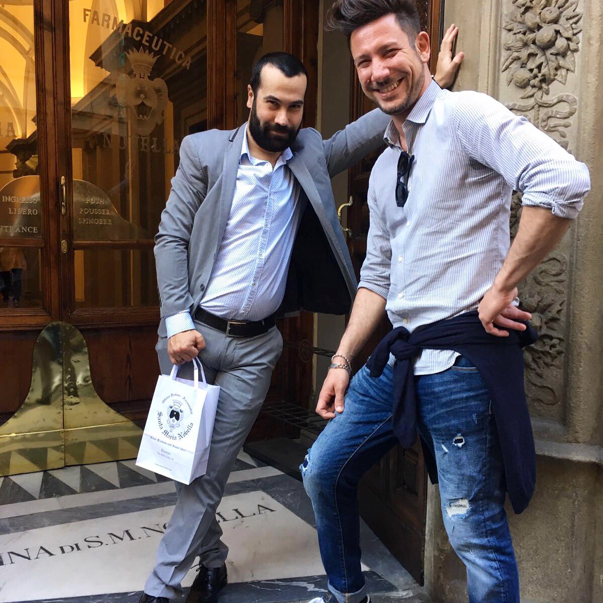 FCocktailWeek's tweet photo. #diegoferrari #lorenzonigro e @menca_p dopo la prima #masterclass di #florencecocktailweek #FCW16 https://t.co/uaqZDJJIAe