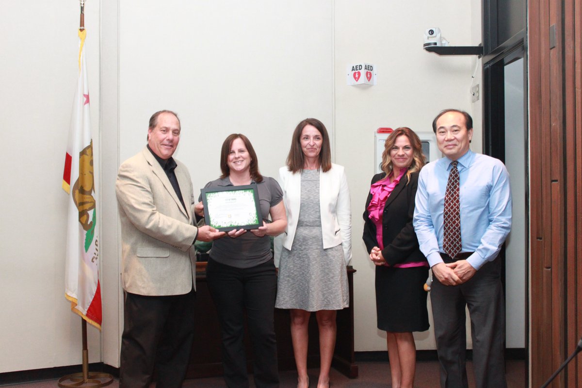 theclimatereg's tweet photo. #MemberMonday: Congrats to @CityofPomona on their #ClimatEEfficient certificate, presented by TCR & @SCE! https://t.co/gzXqgx4ESP