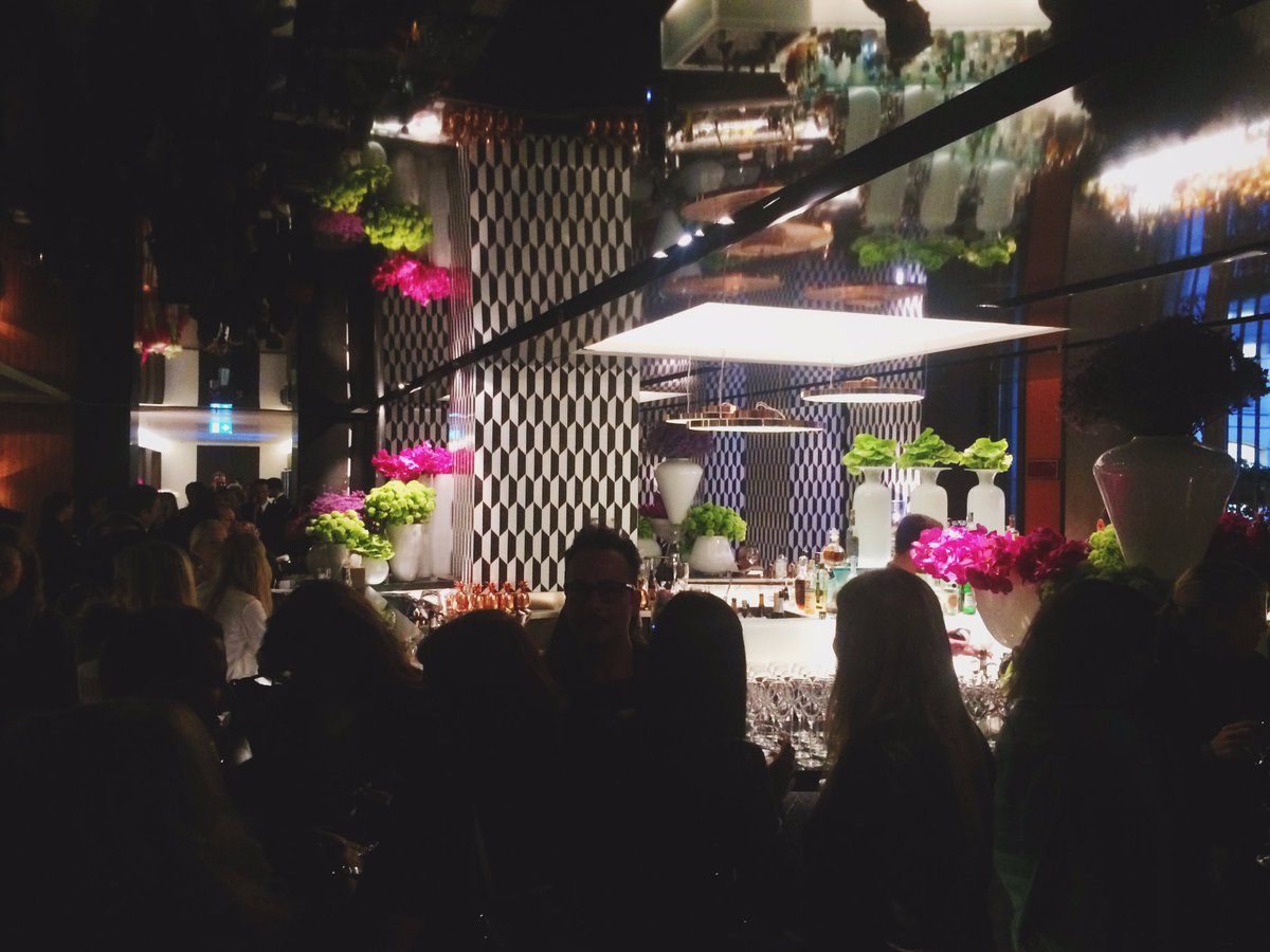 ClementeMatteo's tweet photo. Apéritif very cool @MO_HOTELS @VanityFairIt #Fuorisalone2016 #cocktails #milano #mdw2016 https://t.co/KHDSItKYaq