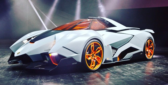 Спиди гонщик на Lamborghini Egoista