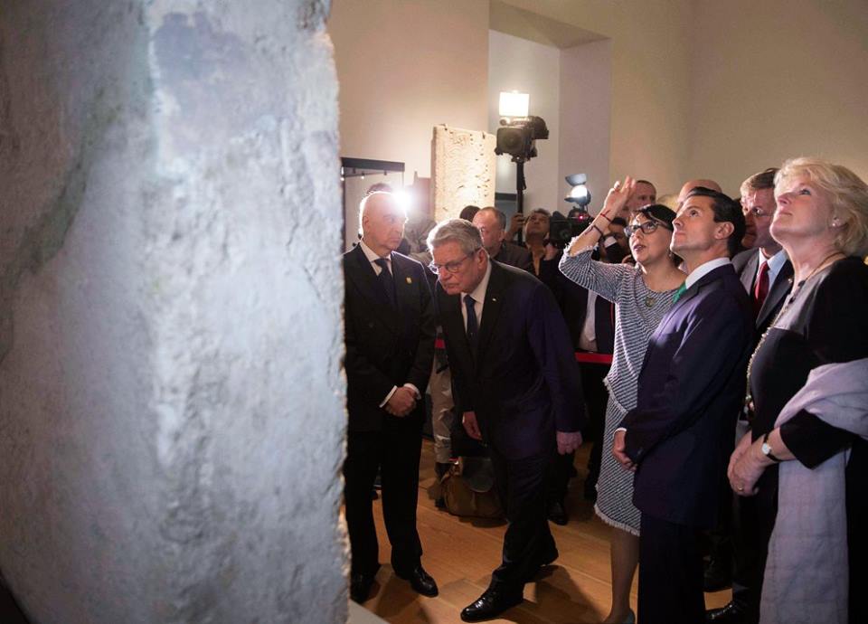 PresidenciaMX's tweet photo. El #AñoDual inició con la Exposición "Mayas, el Lenguaje de la Belleza". #AlemaniaMx https://t.co/E7dNXzrjZP https://t.co/GnRjRW8rAg