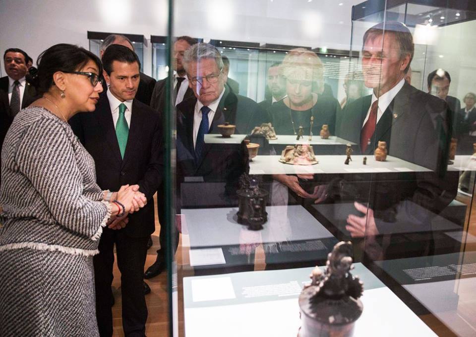 PresidenciaMX's tweet photo. El #AñoDual inició con la Exposición "Mayas, el Lenguaje de la Belleza". #AlemaniaMx https://t.co/E7dNXzrjZP https://t.co/GnRjRW8rAg