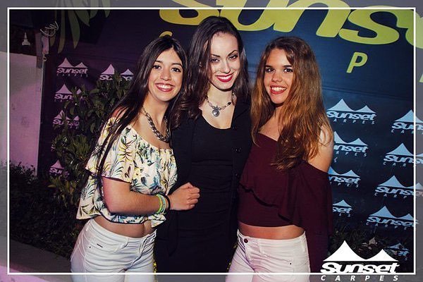 realityopp's tweet photo. Que el fin del mundo te pille bailando!!! 🎊🍹🍾 #Corilla #Niedziela #GH16 #EsteAñoVamosNosotras #FuturasConcursantes … https://t.co/W59TEj2eTp