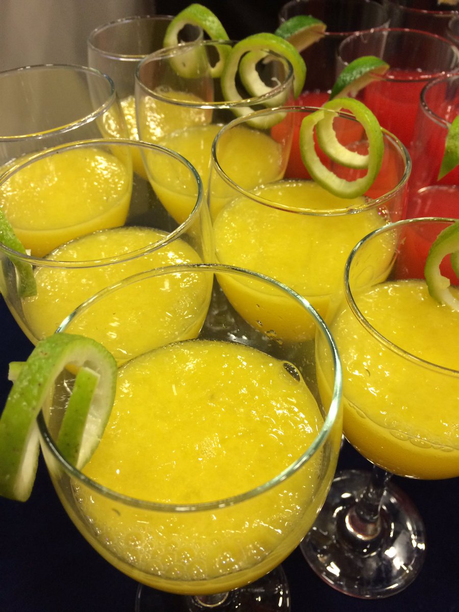 dlebronlopez's tweet photo. #happyhour @icsc #REconLA #ICSCFoundation headshot lounge https://t.co/w7zEnAkkDB