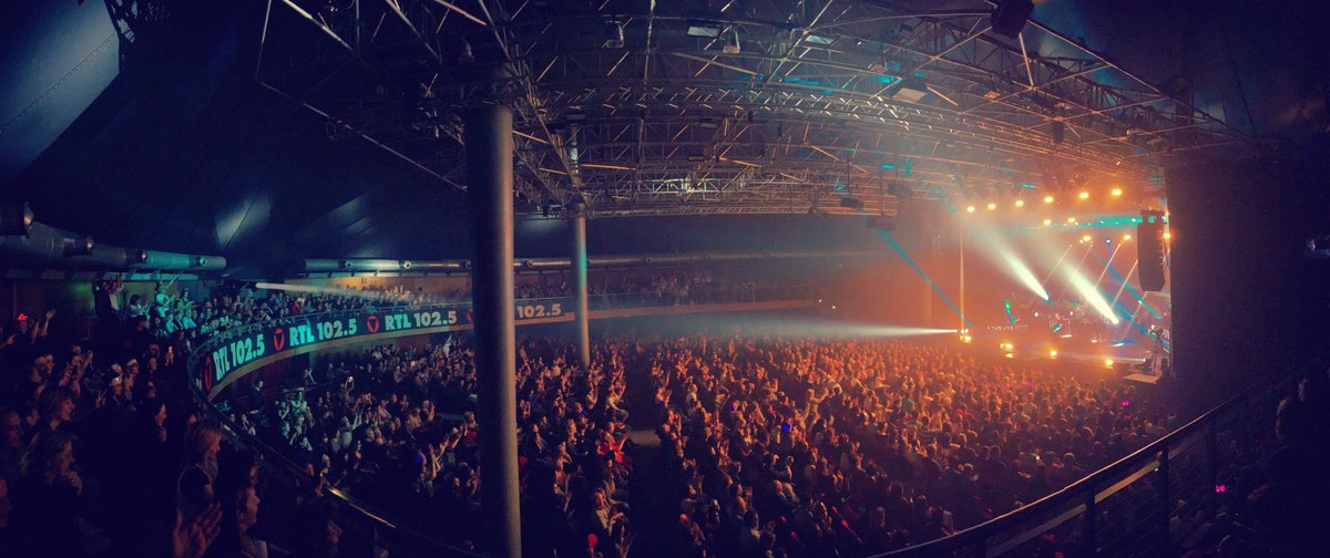 _GigiDAlessio_'s tweet photo. Stasera a Firenze è venuto a trovarmi il mio amico @paulvallesy! 
#MalaterraWorldTour #LaBuonaTerra https://t.co/E2DHbaLipH