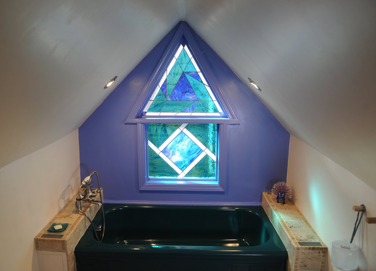 SignatureGlassW's tweet photo. Check out how a little #stainedglass can tranforms any room: https://t.co/aQ5W7CZPJn #customglass #SignatureGlass https://t.co/Dm3VqJgJw4