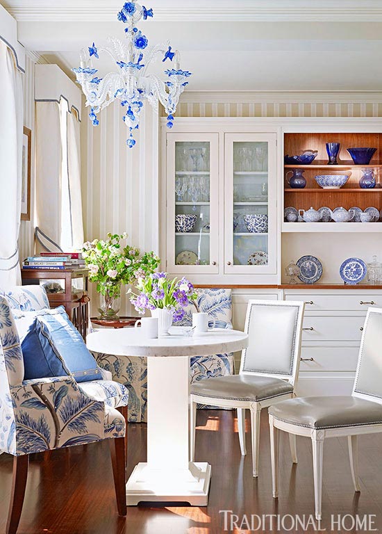 traditionalhome's tweet image. #PinoftheDay: The breakfast nook’s vintage Murano glass chandelier inspired the room’s blue-and-white palette.