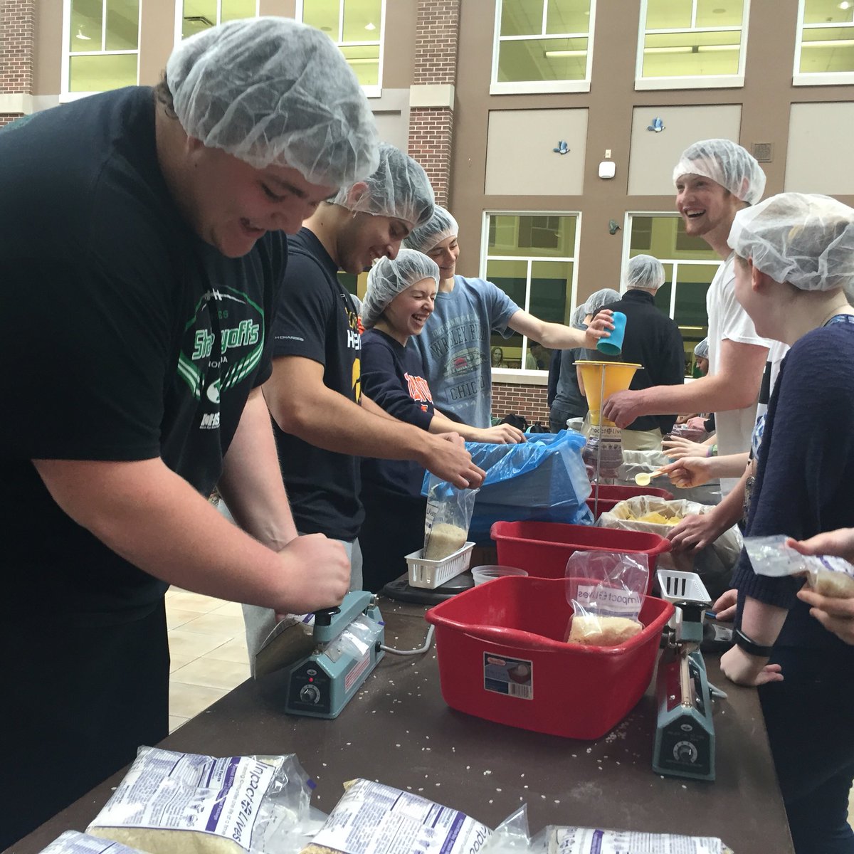 Macailab13's tweet photo. Thank you to everyone who contributed to packing 11,800 meals today. Great job York! #WeFightWorldHunger https://t.co/E157q140aw