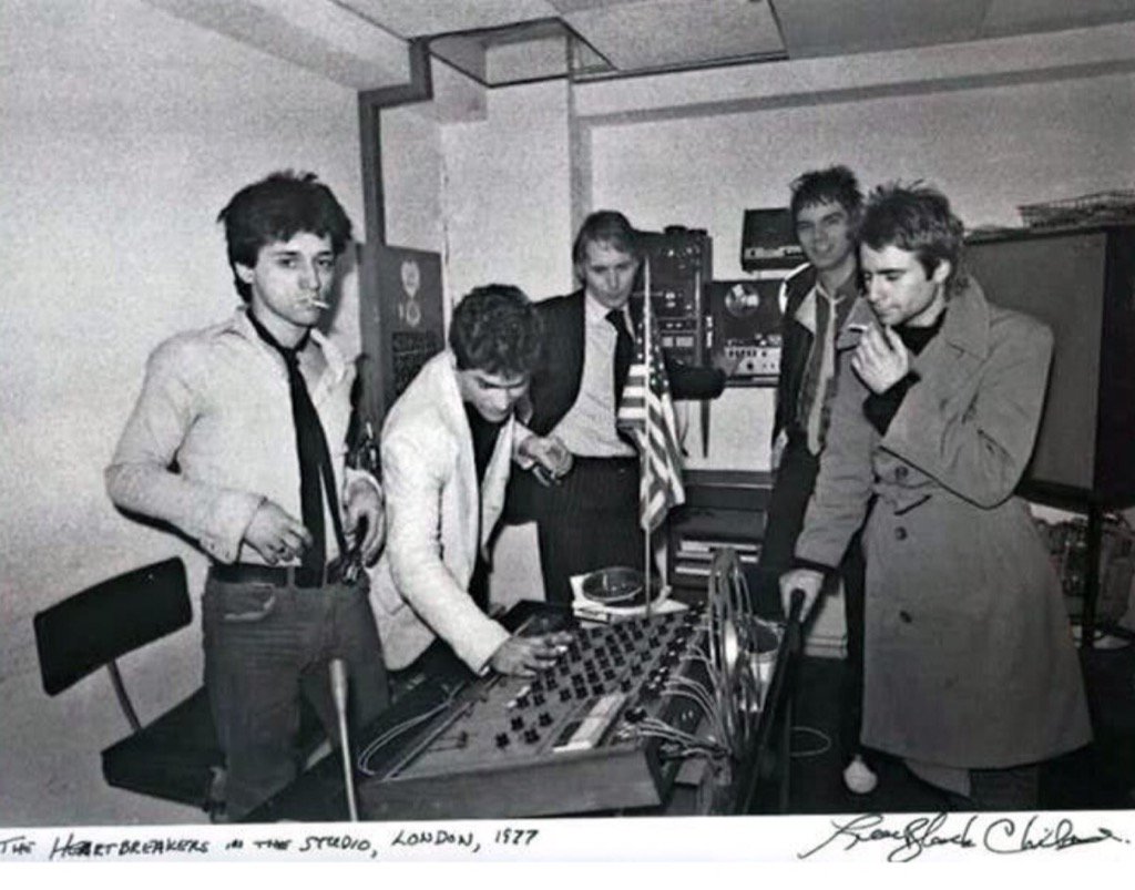 CalixteStamp's tweet image. #JohnnyThunders 🎸 #Studio #London #1977 w/ #ChrisStamp @lambertstampmov  🎬#ChineseRocks #BorntoLose #Heartbreakers