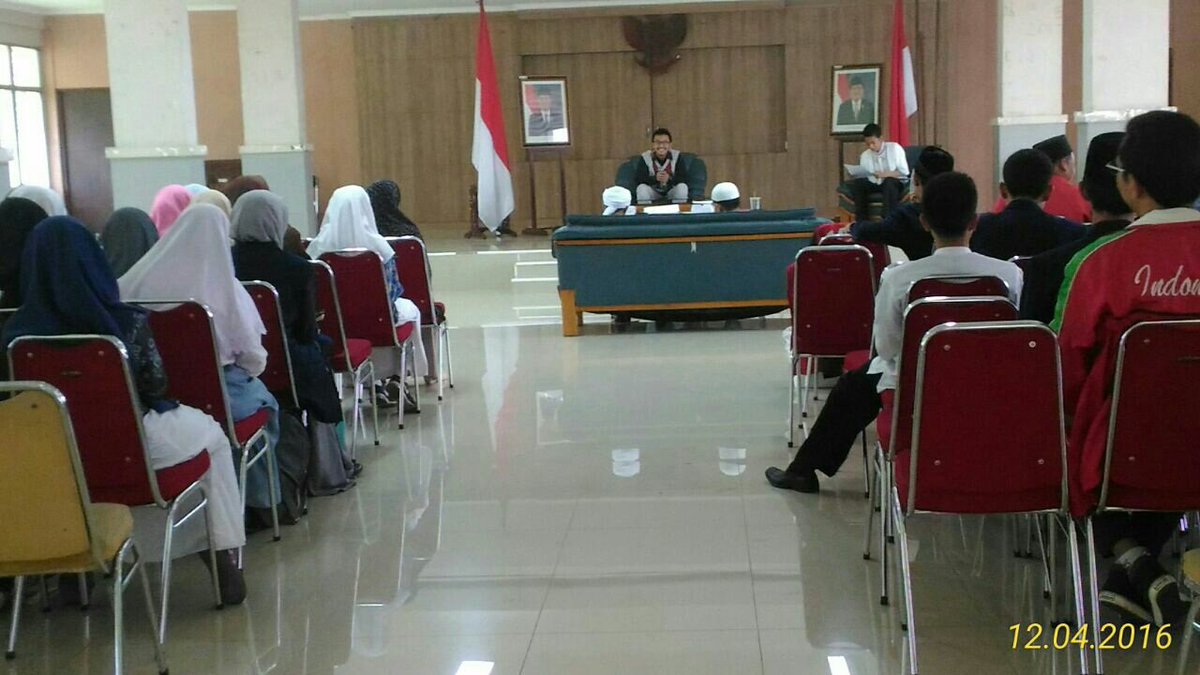 IslamicFairPNJ's tweet photo. Ini lomba MHQ nih... MasyaaAllah lancar sekali hafalan Qur'an nya! :D https://t.co/bx5iaf6Yq6