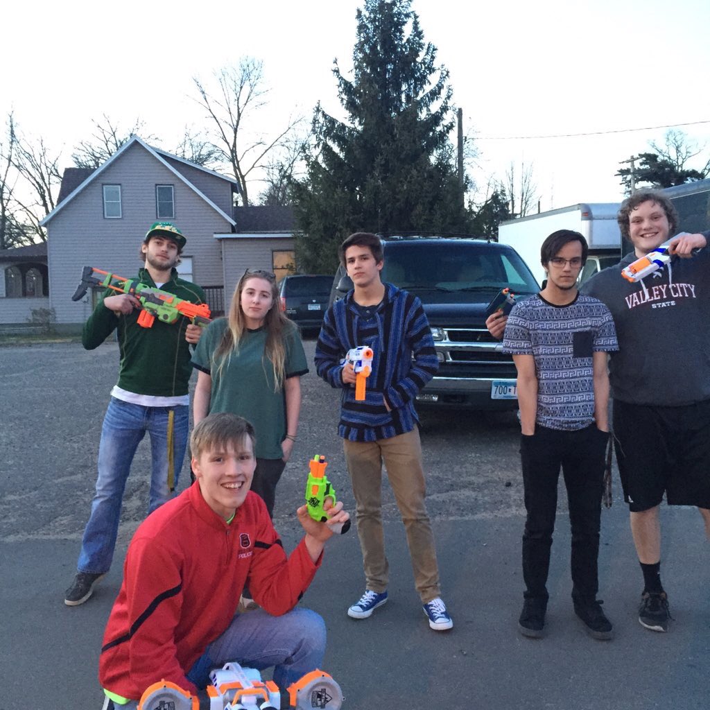 LFNerfWar's tweet photo. White N' Nerfy take down 3 Chicago Bears leaving them with nothing but Jay Cutler and a Lineman https://t.co/1lE3XfntLf