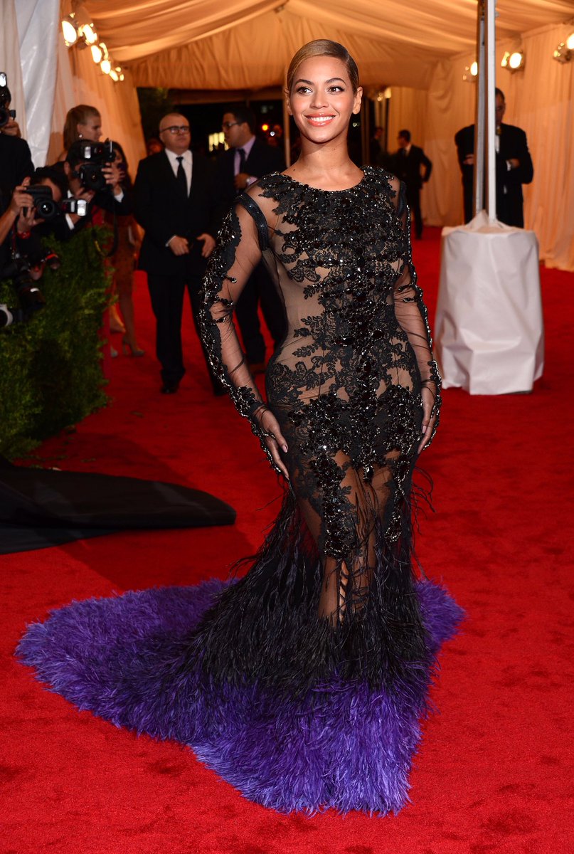 ifxckwithmakeup's tweet photo. 7. BEYONCÉ!!! No explanation needed. Her red carpets looks>>>😻😻 https://t.co/3d9kUfzN6H