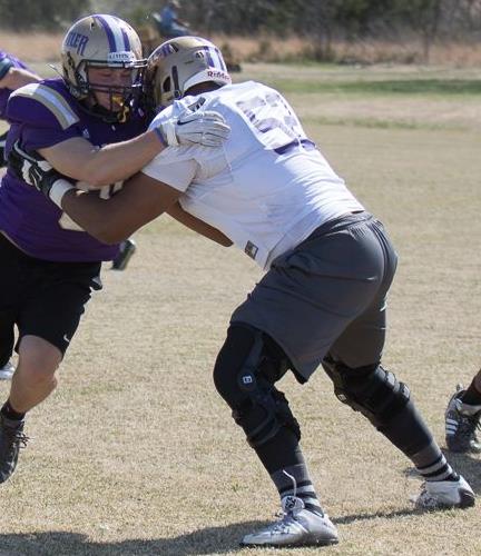 Joey Palmer <a href="/BlackTheMighty/">Chilli P</a> @ Butler JuCo <a href="/ButlerGrizzlyFB/">BUCO Football</a> n action at Spring practice