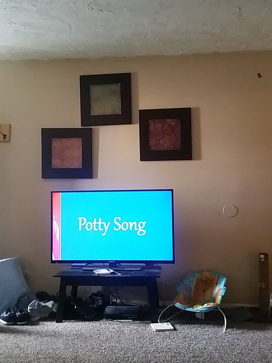 Skaenktayy's tweet photo. You know you're a mom when... #momlife #sahm #pottysong #LBB https://t.co/AqcelHXIzN
