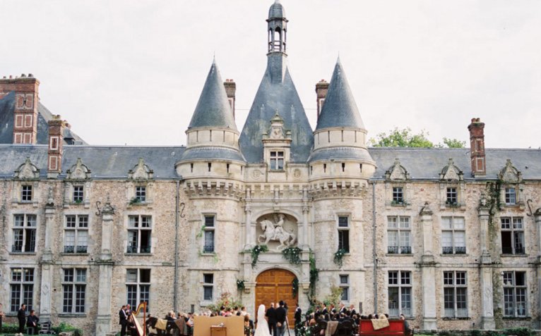 stylemepretty's tweet photo. 10 real-life castle weddings that'll make you believe in fairytales! https://t.co/TxzmqwlRXb Photo: Steve Steinhardt https://t.co/gU42QB1MAb