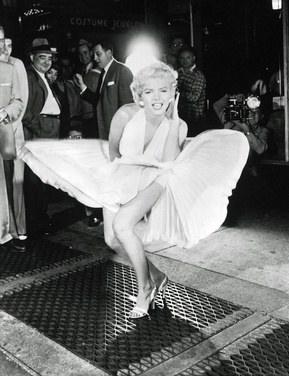 ifxckwithmakeup's tweet photo. 10. MARILYN MONROE 😍😍 love her vintage style, she's so beautiful ❤️ https://t.co/seG4s38FMa