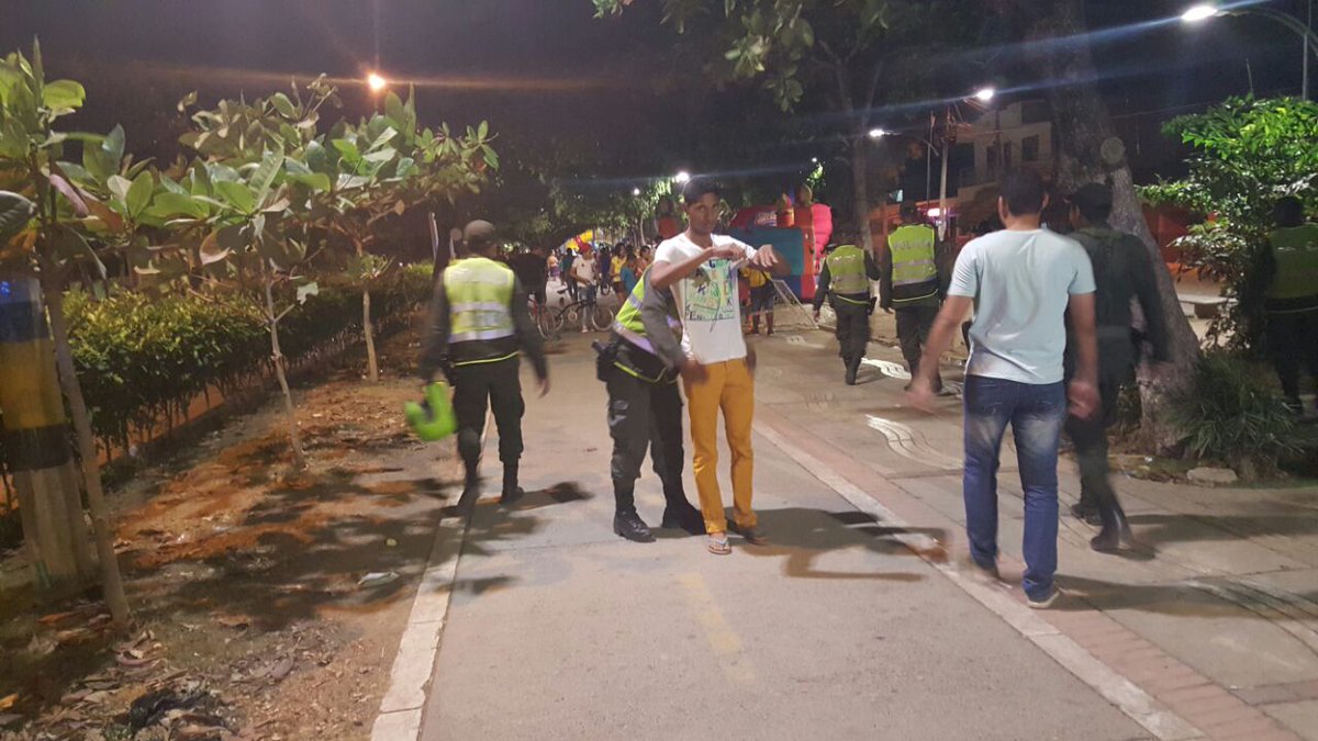 PoliciaMonteria's tweet photo. Unidades CAI Galilea, plan de registro y antecedentes a personas, por una #MonteríaSegura #MiParqueSeguro https://t.co/YclR659MpD