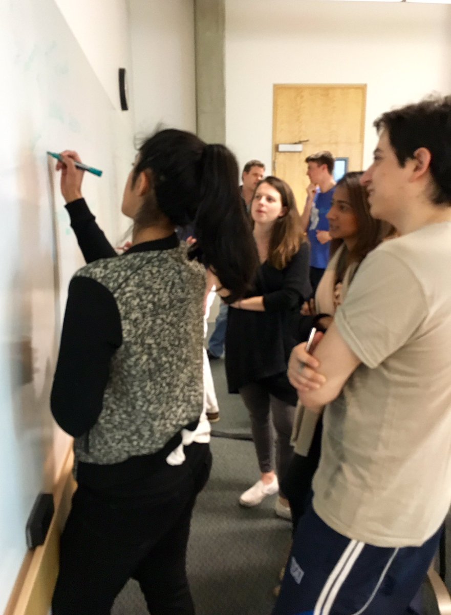 Hermida's tweet photo. Thanks to the @ubcMPPGA students for inviting me to host a #socialmedia workshop #policystudio #policyinnovation https://t.co/KTAtGuLM9F