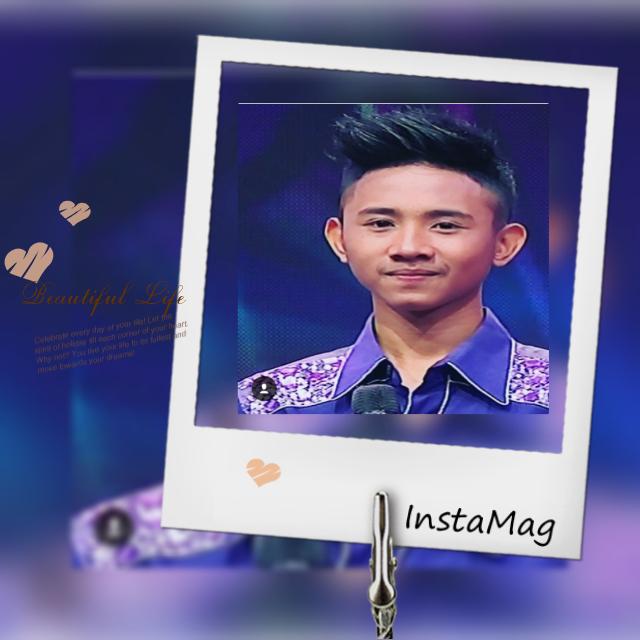 Senyum yg ini nih... Bikin org kangen😭😭😭 raflyyyy.... Kangen ma suara emasnya