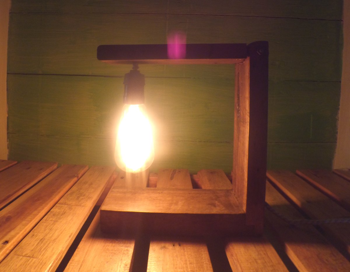 Hot_Promote's tweet image. LAMPU KAMAR TIDUR Bahan Kayu Pallet, Rp 150 rb + lampu vintage, bisa customize #Tenggarong
 facebook.com/17550594615655…