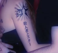 Reina 佐伯玲奈 Na Twitteru 日本でよく 笑える変な英語が書いてあるｔシャツを見かける時 ちゃんと調べればいいのに って思うけど 外国人の漢字タトゥーが意味不明すぎる確率の高さも本当にすごい 殺人者とスターって T Co Edco6et485 T Co