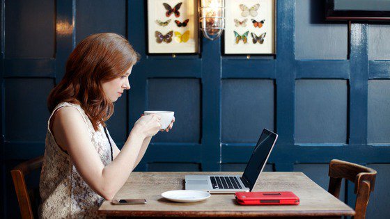 TheMuse's tweet photo. Don't just copy and paste: 4 things to put on LinkedIn but not your resume https://t.co/eWFWBLByqp https://t.co/v1ag2HGakb