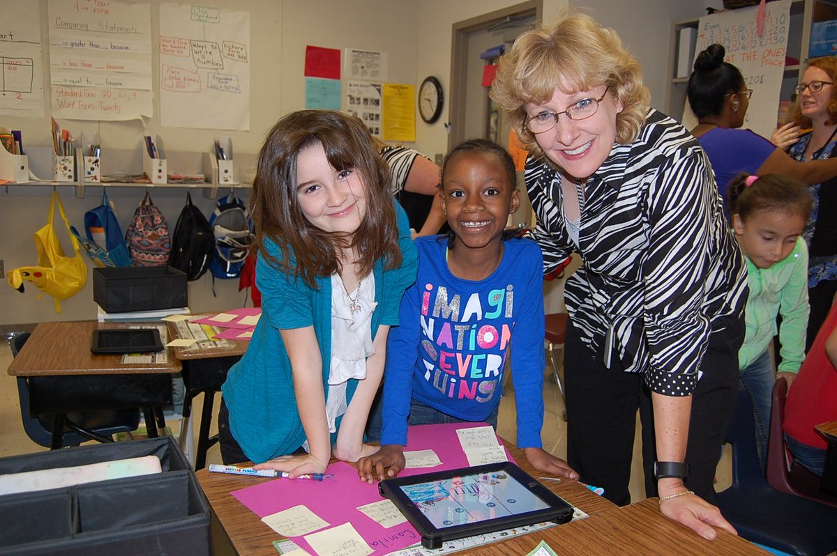 DebbyEwald's tweet photo. First graders showcased their electronic book publishing @BTENews @jacobtech @whatifclass @matthewsangela https://t.co/ufx25sXSZp
