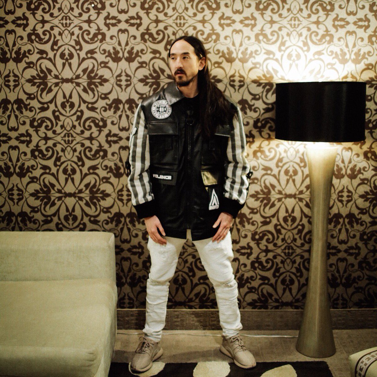 #aokistyle #17. Jacket : @ktz_official Pants : @representclo Shoes : @adidasoriginals @kanyewest. Reno April 8 2016 https://t.co/Wy2Lddx1Kv