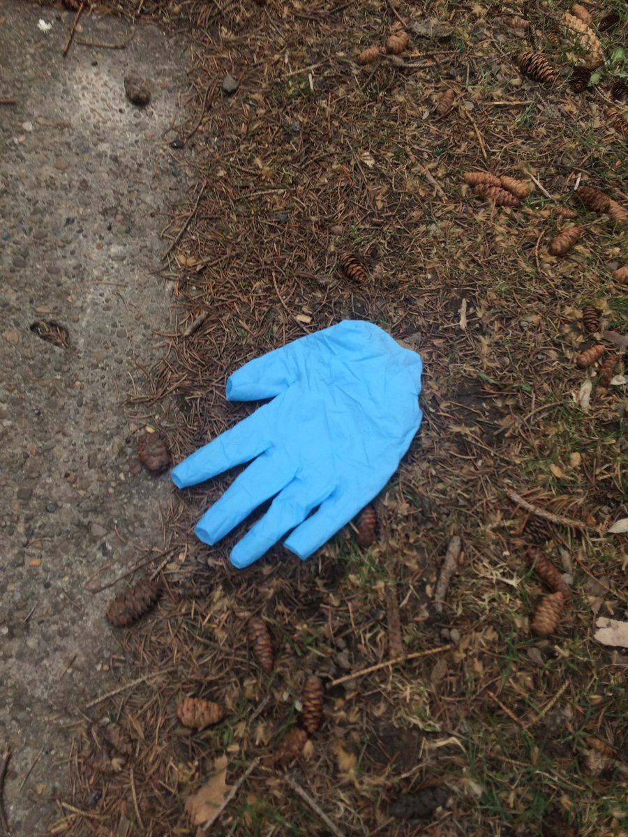 STORYFORGEFILMS's tweet image. Glove left behind from the rescue squad last night saving somone from OD. #documentary #addiction #heroin #overdose