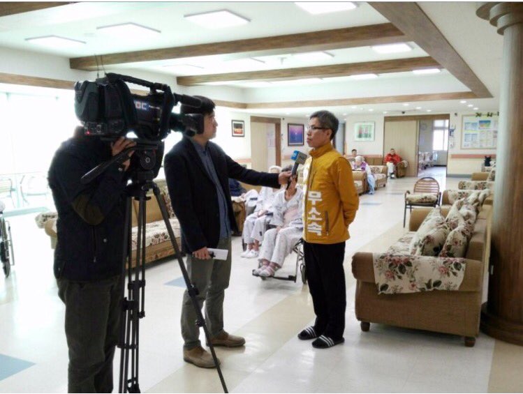 [경주 권영국선본]
결국 그 사람의 행동입니다. 결국엔 그 사람들의 실천입니다. 그 사람의 행동만이 진실이었습니다. 고통과 아픔을 품어내는 정치를 일궈 마침내 뿌리 내려 보겠습니다.