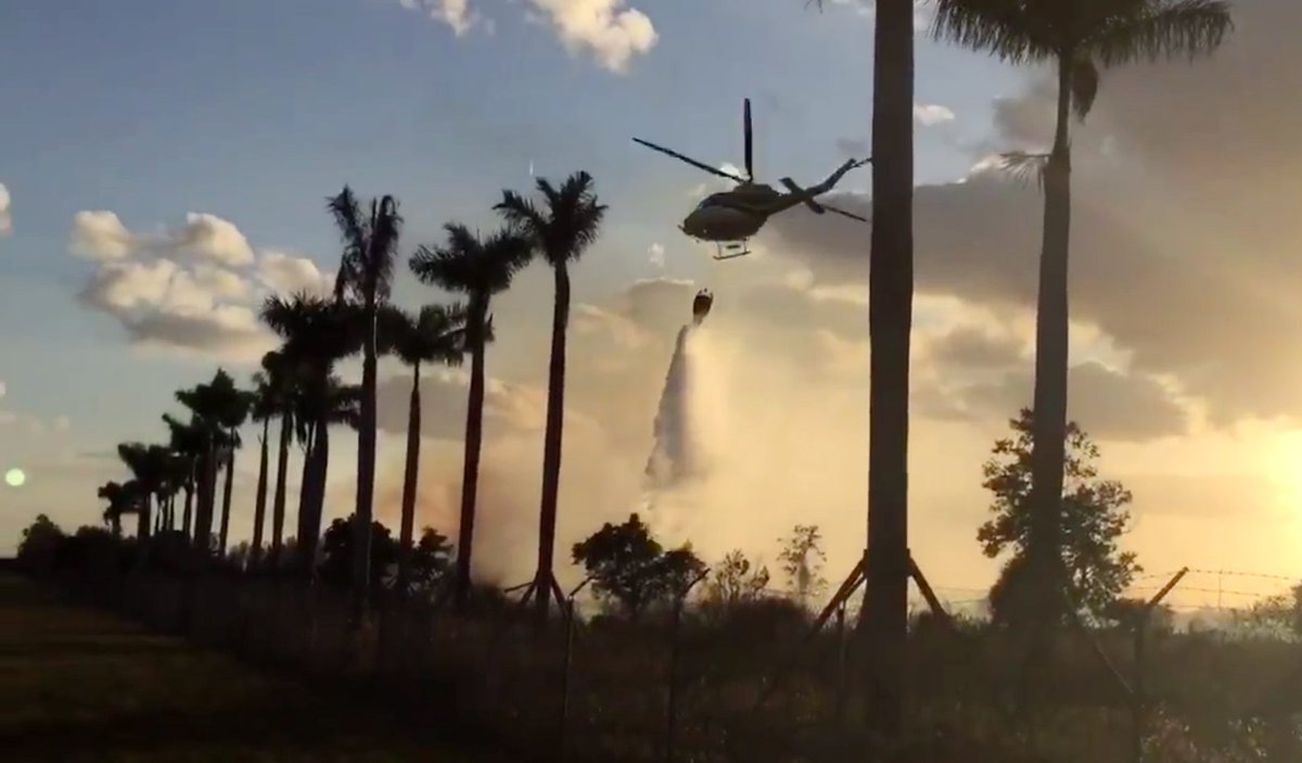 MiamiHerald's tweet photo. Grass fire in Miramar burns about five acres | https://t.co/es17HJrtVM https://t.co/MDhBgpvXQo