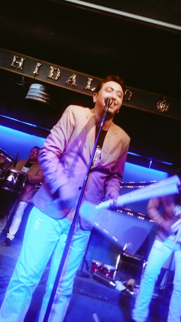 Romanceal100's tweet image. Excelente inicio de semana 😏👌 
#SalonHidalgo 8.04.16
#PuroRomance