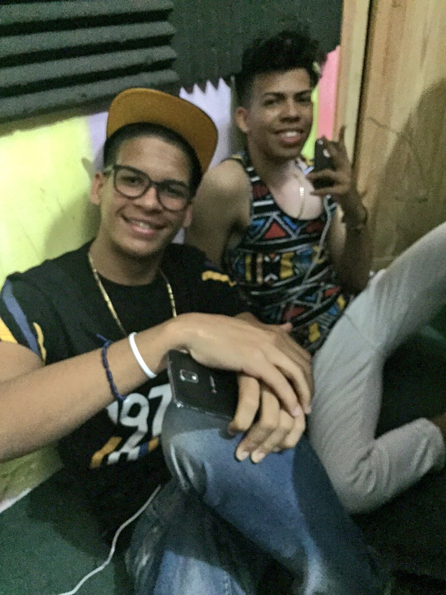 Jesusxbisono's tweet photo. En el Estudio 🎶 https://t.co/wV40PwOCKg