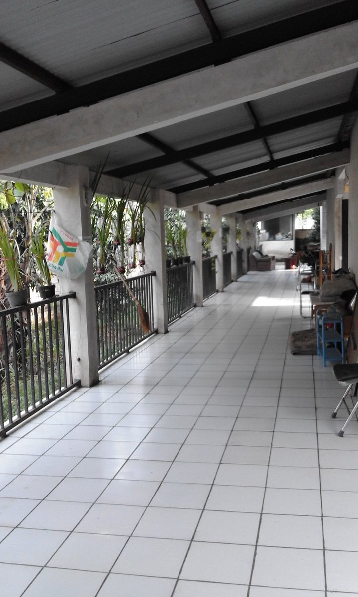 Sutejo53's tweet photo. Bumi sanusi residence.terima kost chusus laki". https://t.co/q9P7IA9zzO