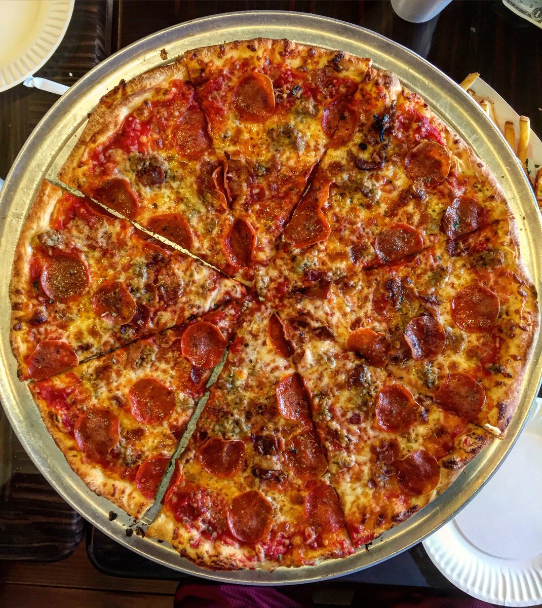 DradeVsFood's tweet photo. Rose City Pizza | Rosemead, CA 
Certified greatness 🍕🔥🍕🔥
@RoseCityPizza https://t.co/AhHias70WZ