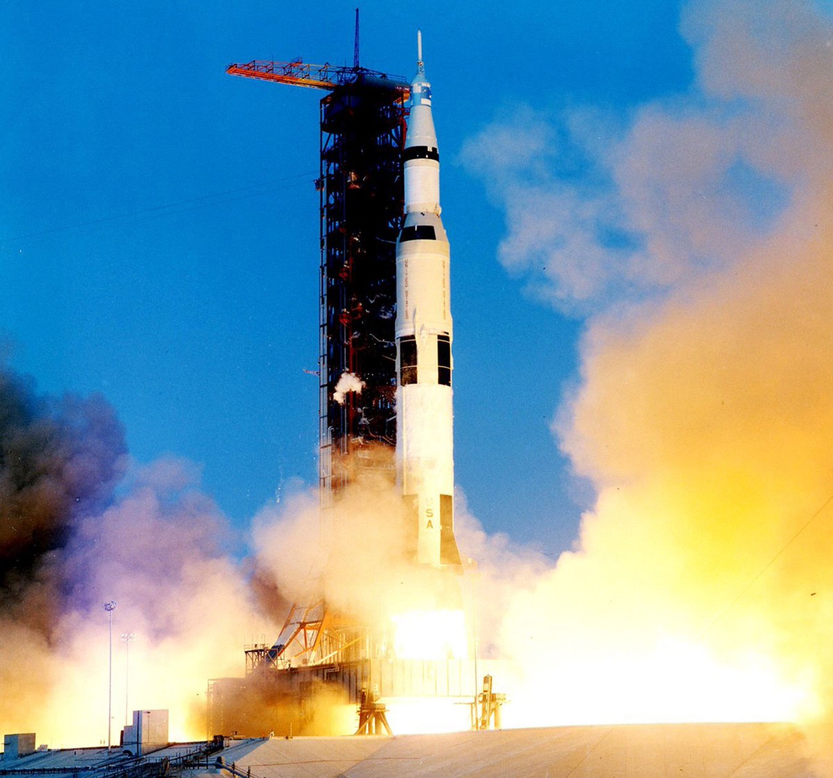 ThrowbackSpace's tweet photo. Today in 1970, Apollo 13 launches towards the Moons Fra Mauro Highlands. https://t.co/KeYHn06RVI