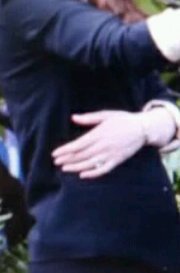 poeticbooks's tweet photo. SE TEM UMA COISA QUE É LINDA ESSA COISA É O ANEL DE CASAMENTO DE ANASTASIA STEELE E CHRISTIAN GREY https://t.co/muxjPMvM9J