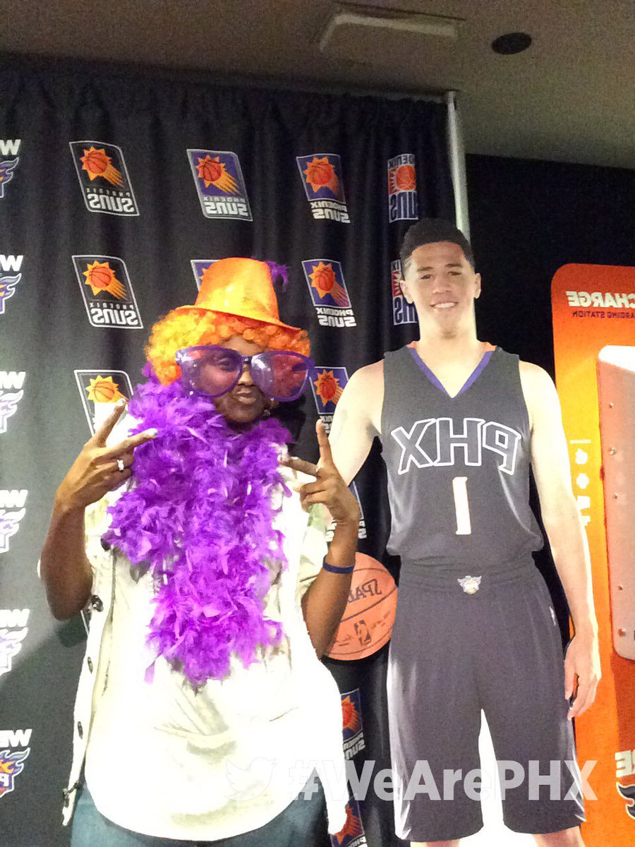SunsLounge's tweet photo. Hanging With D3 In The #EffenLounge #SunsVsKings https://t.co/iC5RuUQl0V