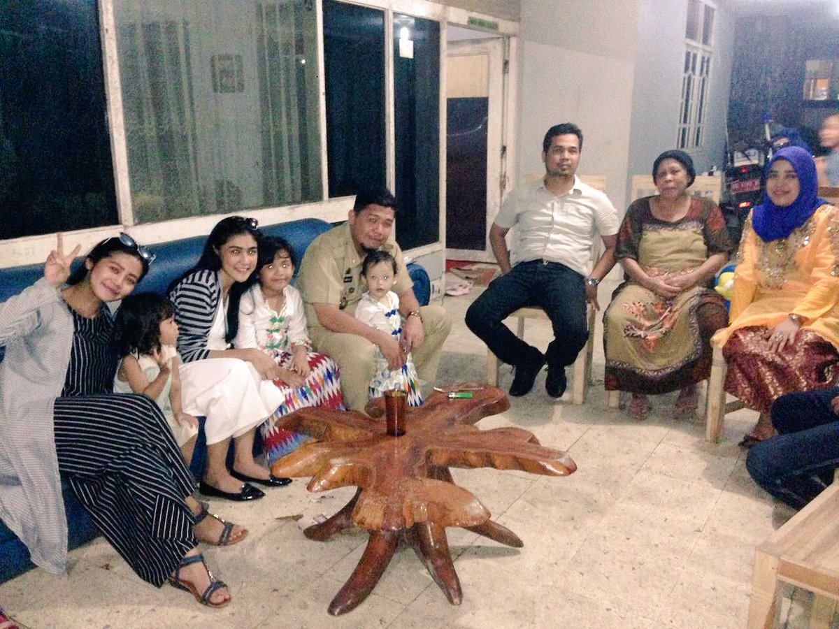 alhamdullilah bisa nengokin sodara di makassar, sekalian liburan sedikit bareng keluarga 😊