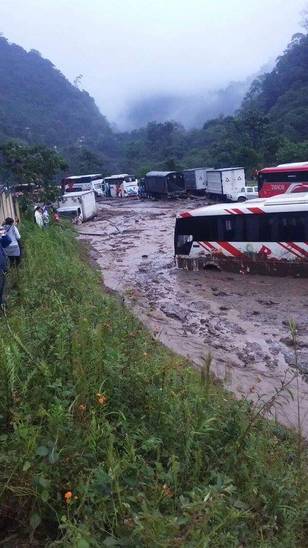marielaviteri's tweet photo. Solidaridad infinita 🙏 con las familias damnificadas por desbordamiento del río en #Alluriquín https://t.co/aeGN7MQIpZ