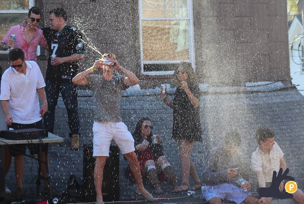 PinchThat's tweet image. Don't be that guy who is too broke and too busy to rage on the weekends. #PinchThat lifestyle 👌