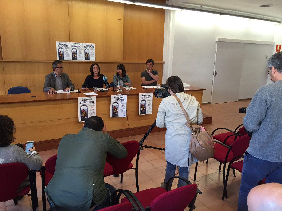 Rosa Tubau, regidora de Cooperació de l'<a href="/AjSitges/">Ajuntament de Sitges</a> és la portaveu del suport institucional de #SitgesambelsRefugiats