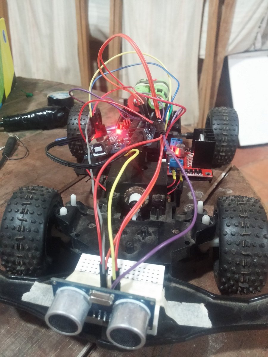 makelabpy's tweet image. Robot que evita obstaculos con #arduino
en su presentación #arduinouno