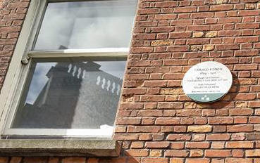 ourownidentitys's tweet photo. @ToursDublin Window @ new plaque reflects roof from which troops killed Ir. Vol in #1916
https://t.co/aS16JlmNLV https://t.co/N0TOMDik0y
