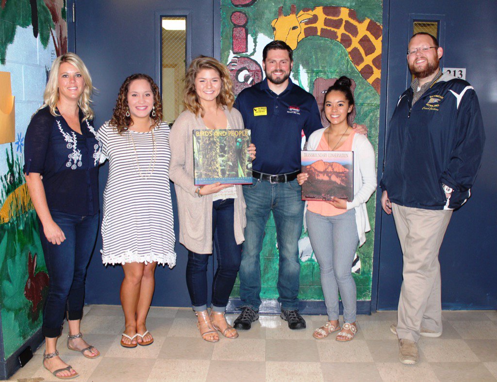 seyhigheagles's tweet photo. Thank you CEMEX USA and Chase Hively for your support of the Eagles. #GOEAGLES #EarthDay https://t.co/wvguethkux
