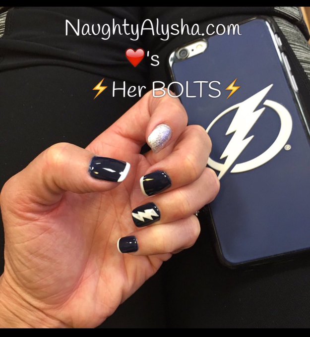 Change of plans, it's NY instead! Back tomorrow for the @TBLightning game! Nails on point! #LETSGOBOLTS<a href="/tag/letsgobolts"class="tags"><span>#letsgobolts</span></a>