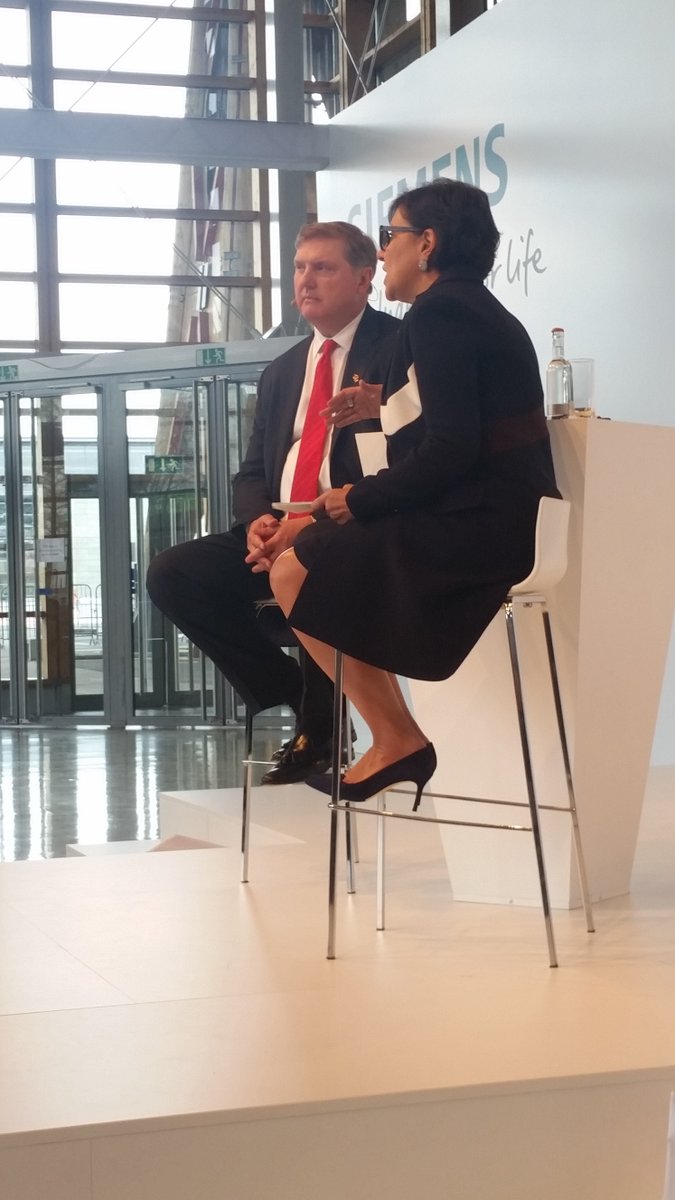 MAPICEO's tweet photo. @SiemensUSA CEO Speigel, @CommerceGov Sec Pritzker speak on #MFG's future. #HM16 #HM16USA @MAPI_Mfg_Info https://t.co/jdyc1otOK9
