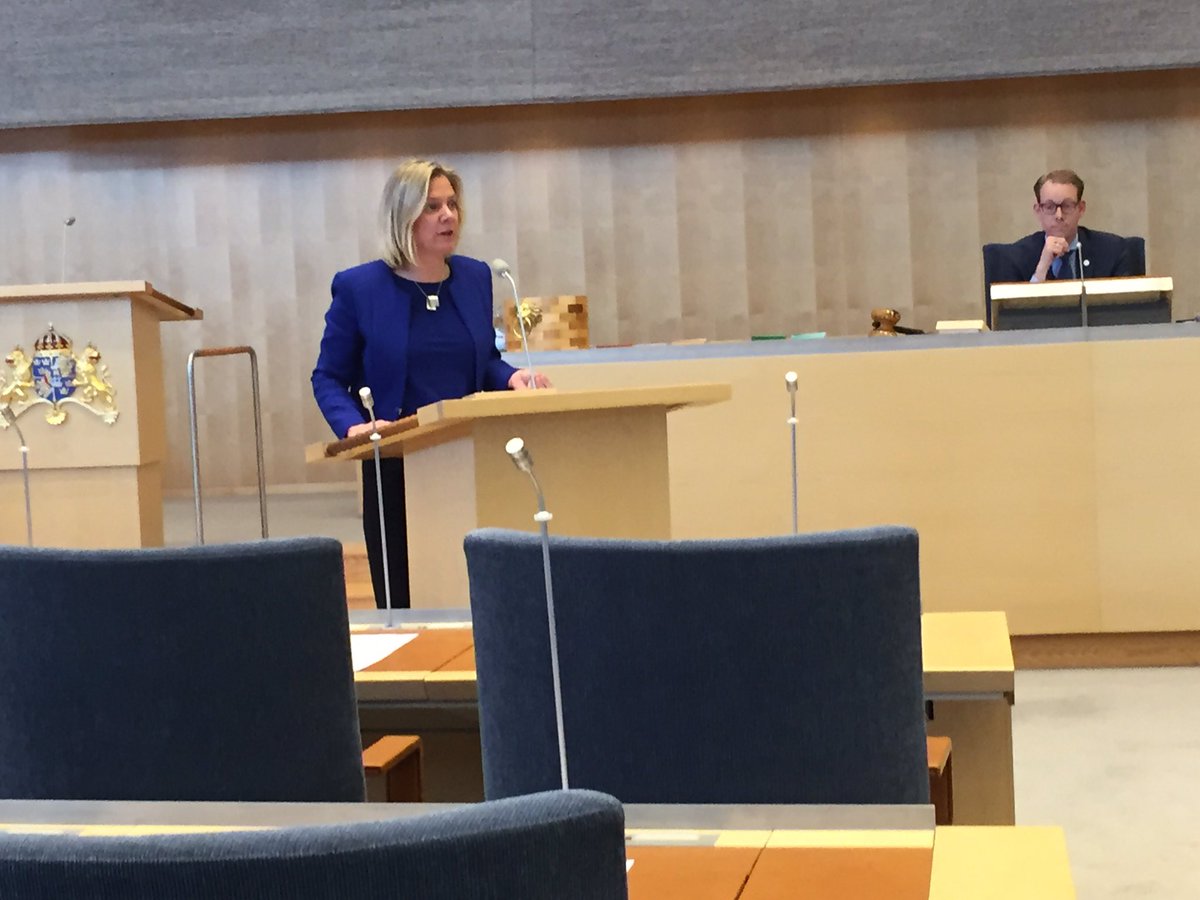 Finansminister Magdalena Andersson inledde just med "hen talman". 👍👍👍